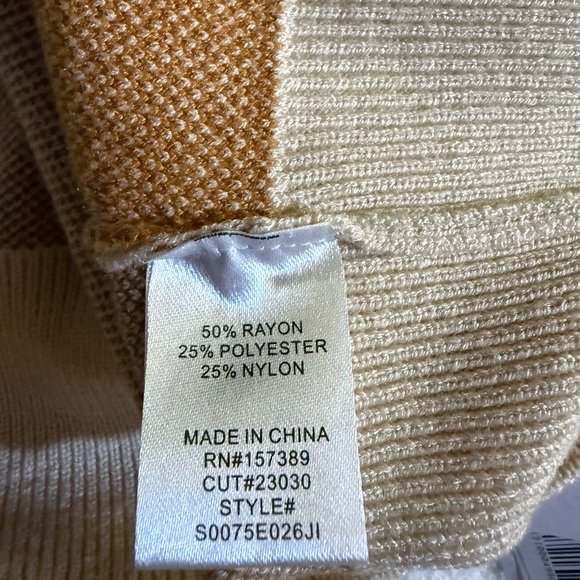 NWT Women’s Size M Sweater by Originality - Picture 6 of 10